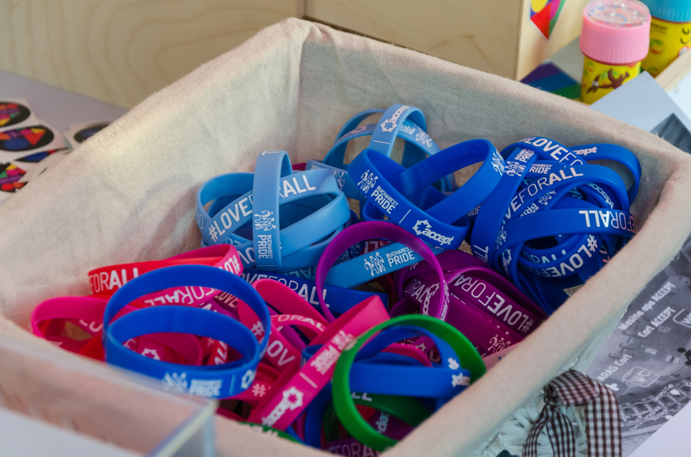 A Complete Rundown about Silicone & Tyvek Wristbands